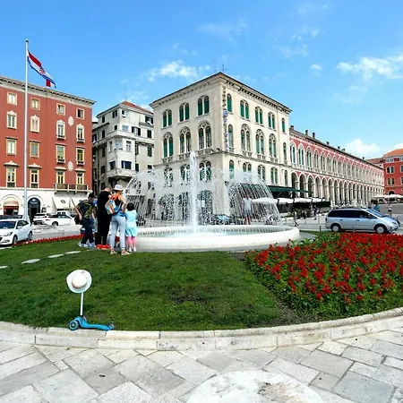 Luxury Serviced In Centre Apartament