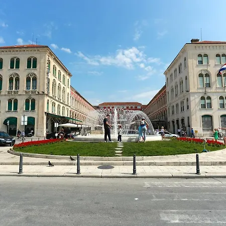Luxury Serviced In Centre Apartament