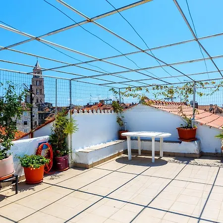 Luxury Serviced In Centre Apartament