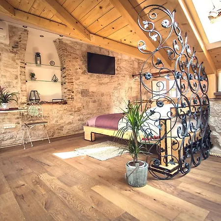 Apartment Luxury Serviced In Centre Split