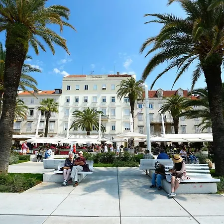 Apartment Luxury Serviced In Centre Split