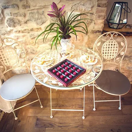 Apartment Luxury Serviced In Centre *
