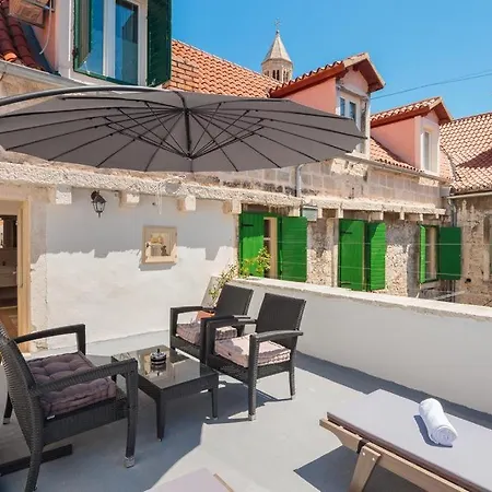 Luxury Serviced In Centre Apartmán