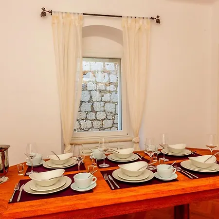 Luxury Serviced In Centre Apartment