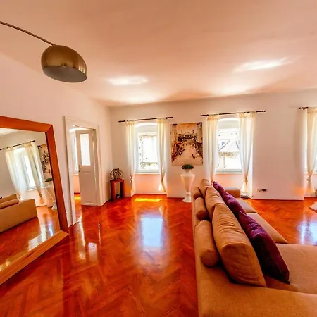 Luxury Serviced In Centre Apartmán Split