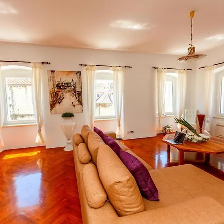 Luxury Serviced In Centre Apartmán