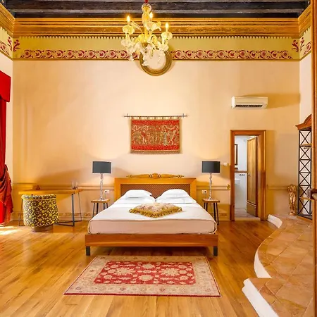 Luxury Serviced In Centre Apartmán *