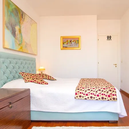 Luxury Serviced In Centre Apartment